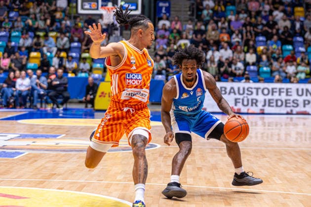 easyCredit Basketball Bundesliga BBL, Frankfurt am Main, Frankfurt Skyliners vs Ratiopharm Ulm, Süwag Energie Arena Frankfurt am Main 10 05 2026 easyCredit Basketball Bundesliga BBL, Frankfurt am Main, Germany 10 05 2026 Isaiah Swope Frankfurt Skyliners, 1 on the ball, Basketball Bundesliga, Match of Frankfurt Skyliners vs Ratiopharm Ulm Süwag Energie Arena Frankfurt am Main Copyright: xBEAUTIFULxSPORTS Freudensteinx