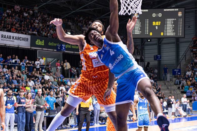 easyCredit Basketball Bundesliga BBL, Frankfurt am Main, Frankfurt Skyliners vs Ratiopharm Ulm, Süwag Energie Arena Frankfurt am Main 10 05 2026 easyCredit Basketball Bundesliga BBL, Frankfurt am Main, Germany 10 05 2026 Nahiem Alleyne Frankfurt Skyliners, 4 at the basket, Basketball Bundesliga, Game of Frankfurt Skyliners vs Ratiopharm Ulm Süwag Energie Arena Frankfurt am Main Copyright: xBEAUTIFULxSPORTS Freudensteinx