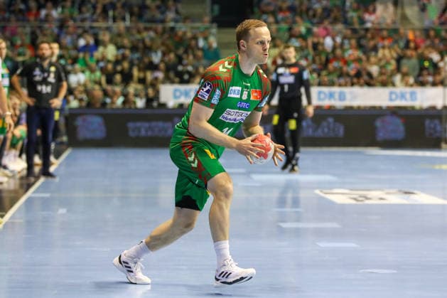 10 05 2026, xgox, Handball Daikin HBL SC Magdeburg Handball Sport Verein Hamburg emspor, v l Omar Ingi Magnusson Magdeburg, 14 am Ball, plays the ball Magdeburg