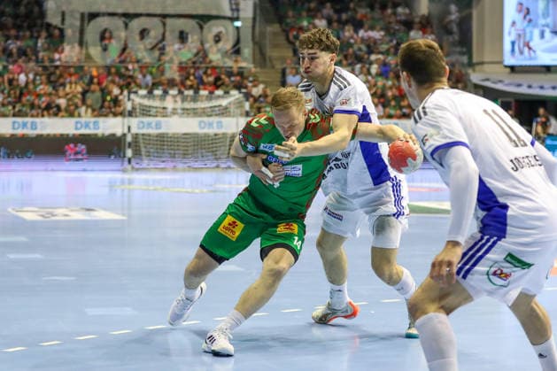10 05 2026, xgox, Handball Daikin HBL SC Magdeburg Handball Sport Verein Hamburg emspor, v l Omar Ingi Magnusson Magdeburg, 14 , Elias Kofler Hamburg, 6 duel, duel, fight, tackle Magdeburg