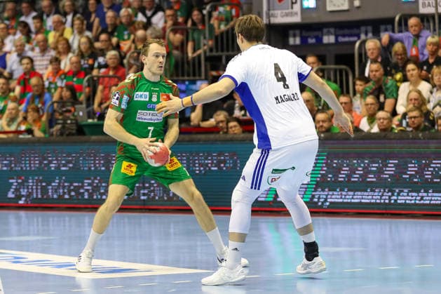 10 05 2026, xgox, Handball Daikin HBL SC Magdeburg Handball Sport Verein Hamburg emspor, v l Felix Claar Magdeburg, 7 , Andreas Magaard Hamburg, 4 duel, duel, fight, tackle Magdeburg