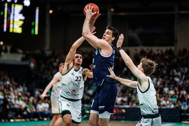 Jure Planinic MBC Syntainics in a duel with Nolan Adekunle Gladiators Trier and Steven Ashworth Gladiators Trier , Vet Concept Gladiators Trier vs MBC Syntainics, Basketball, easyCredit BBL, Matchday 34, Season 2025 2026, 10 05 2026 Vet Concept Gladiators Trier vs MBC Syntainics, Basketball, easyCredit BBL, Matchday 34, Season 2025 2026, 10 05 2026 Copyright: xEibner-Pressefoto AlexanderxNeisx EP_ANS