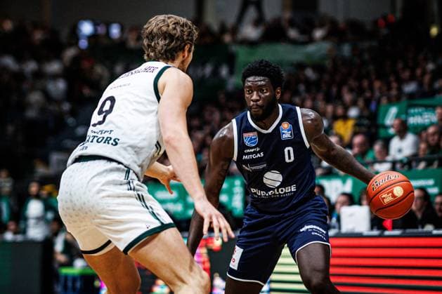 Khyri Thomas MBC Syntainics in a duel with Marco Hollersbacher Gladiators Trier , Vet Concept Gladiators Trier vs MBC Syntainics, Basketball, easyCredit BBL, Matchday 34, Season 2025 2026, 10 05 2026 Vet Concept Gladiators Trier vs MBC Syntainics, Basketball, easyCredit BBL, Matchday 34, Season 2025 2026, 10 05 2026 Copyright: xEibner-Pressefoto AlexanderxNeisx EP_ANS