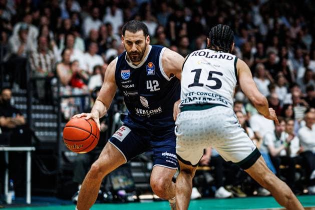 Nemanja Djurisic MBC Syntainics in a duel with Jordan Roland Gladiators Trier , Vet Concept Gladiators Trier vs MBC Syntainics, Basketball, easyCredit BBL, Matchday 34, Season 2025 2026, 10 05 2026 Vet Concept Gladiators Trier vs MBC Syntainics, Basketball, easyCredit BBL, Matchday 34, Season 2025 2026, 10 05 2026 Copyright: xEibner-Pressefoto AlexanderxNeisx EP_ANS