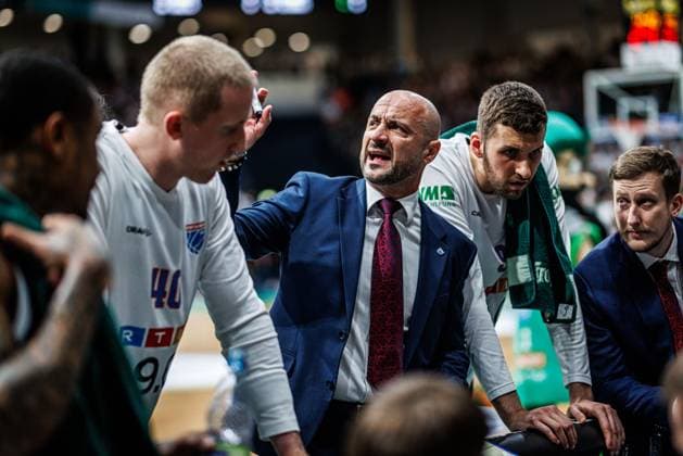 Milenko Bogicevic Head Coach MBC Syntainics with team during timeout, Vet Concept Gladiators Trier vs MBC Syntainics, Basketball, easyCredit BBL, Matchday 34, Season 2025 2026, 10 05 2026 Vet Concept Gladiators Trier vs MBC Syntainics, Basketball, easyCredit BBL, Matchday 34, Season 2025 2026, 10 05 2026 Copyright: xEibner-Pressefoto AlexanderxNeisx EP_ANS