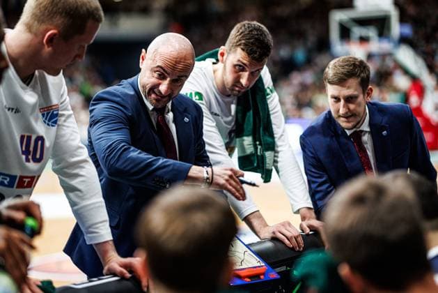 Milenko Bogicevic Head Coach MBC Syntainics with team during timeout, Vet Concept Gladiators Trier vs MBC Syntainics, Basketball, easyCredit BBL, Matchday 34, Season 2025 2026, 10 05 2026 Vet Concept Gladiators Trier vs MBC Syntainics, Basketball, easyCredit BBL, Matchday 34, Season 2025 2026, 10 05 2026 Copyright: xEibner-Pressefoto AlexanderxNeisx EP_ANS