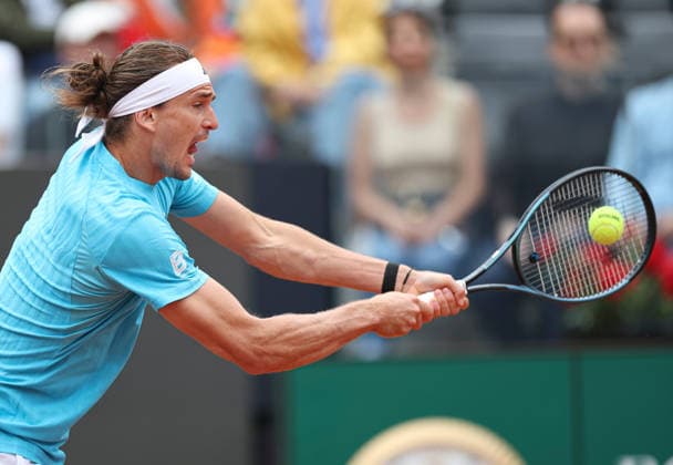 (260510) -- ROME, May 10, 2026 -- Alexander Zverev hits a return during the men s singles round of 32 match between Alexander Zverev of Germany and Alexander Blockx of Belgium at the ATP, Tennis Herren Italian Open tennis tournament in Rome, Italy, May 10, 2026. ) (SP)ITALY-ROME-TENNIS-ATP-ITALIAN OPEN-ROUND OF 32 LixJing 