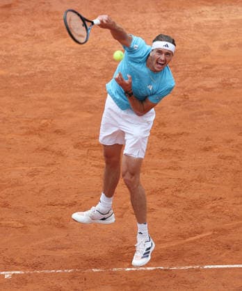 (260510) -- ROME, May 10, 2026 -- Alexander Zverev serves during the men s singles round of 32 match between Alexander Zverev of Germany and Alexander Blockx of Belgium at the ATP, Tennis Herren Italian Open tennis tournament in Rome, Italy, May 10, 2026. ) (SP)ITALY-ROME-TENNIS-ATP-ITALIAN OPEN-ROUND OF 32 LixJing 
