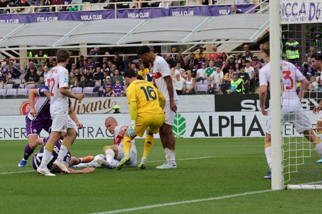 ACF Fiorentina v Genoa CFC - Campionato Serie A Robin Gosens of ACF Fiorentina in action during the Italian Serie A football match between ACF Fiorentina and Genoa CFC, on May 11 ,2026 at the Artemio-Franchi stadium in Florence. Firenze FI Italy  Copyright: xAndreaxMartinix originalFilename:martini-acffiore260510_npA7R.jpg