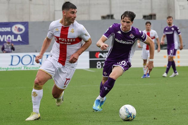 ACF Fiorentina v Genoa CFC - Campionato Serie A Ruslan Malinovskyi of Genoa CFC in action during the Italian Serie A football match between ACF Fiorentina and Genoa CFC, on May 11 ,2026 at the Artemio-Franchi stadium in Florence. Firenze FI Italy  Copyright: xAndreaxMartinix originalFilename:martini-acffiore260510_npyHs.jpg