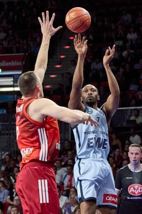 German Basketball Bundesliga BBL , FC Bayern Munich Basketball vs EWE BASKETS Oldenburg, Munich FC Bayern Basketball, Oldenburg EWE BASKETS, 2026 05 10 in Munich BMW Park TUCKER Dakarai EWE BASKETS Oldenburg Small Forward SF Nr7 OLD7 , VOIGTMANN Johannes FC Bayern Munich Basketball Center C Nr7 FCBB7 sportworld Munich BMW Park Bayern Germany