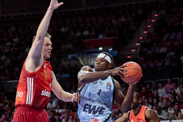 German Basketball Bundesliga BBL , FC Bayern Munich Basketball vs EWE BASKETS Oldenburg, Munich FC Bayern Basketball, Oldenburg EWE BASKETS, 2026 05 10 in Munich BMW Park FOBBS Brian EWE BASKETS Oldenburg Shooting Guard SG Nr4 OLD4 , VOIGTMANN Johannes FC Bayern Munich Basketball Center C Nr7 FCBB7 sportworld Munich BMW Park Bayern Germany