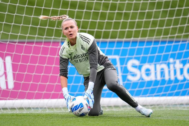May 10, 2026, Valdebebas, Madrid, Spain: Merle Frohms of Real Madrid warms up during the Spanish Women League, Liga F, football match played between Real Madrid and Atletico De Madrid at Alfredo Di Stefano stadium on May 10, 2026, in Valdebebas, Madrid, Spain. Valdebebas Spain - ZUMAa181 20260510_zaa_a181_003 Copyright: xDennisxAgyemanx