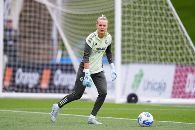 May 10, 2026, Valdebebas, Madrid, Spain: Merle Frohms of Real Madrid warms up during the Spanish Women League, Liga F, football match played between Real Madrid and Atletico De Madrid at Alfredo Di Stefano stadium on May 10, 2026, in Valdebebas, Madrid, Spain. Valdebebas Spain - ZUMAa181 20260510_zaa_a181_006 Copyright: xDennisxAgyemanx