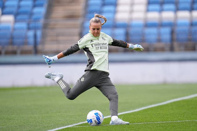 May 10, 2026, Valdebebas, Madrid, Spain: Merle Frohms of Real Madrid warms up during the Spanish Women League, Liga F, football match played between Real Madrid and Atletico De Madrid at Alfredo Di Stefano stadium on May 10, 2026, in Valdebebas, Madrid, Spain. Valdebebas Spain - ZUMAa181 20260510_zaa_a181_007 Copyright: xDennisxAgyemanx