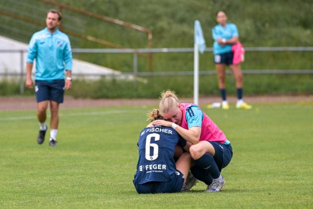10 05 2026, Football, 2 Womens Bundesliga, 2025 2026, Matchday 25, SG 99 Andernach SC Sand Milena Fischer 6 SC Sand is comforted by her teammate Both cry after slipping to third place Andernach Stadium Rhineland-Palatinate Germany