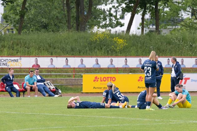 10 05 2026, Football, 2 Womens Bundesliga, 2025 2026, Matchday 25, SG 99 Andernach SC Sand Tears and sadness among the players of SC Sand, after the draw SC Sand has slipped to 3rd place non-promotion place Andernach Stadium Rhineland-Palatinate Germany