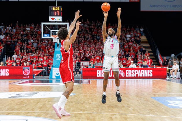 Demarcus Demonia BMA365 Bamberg Baskets, 08 , Jeff Garrett Jr Telekom Baskets Bonn, 04 , BMA365 Bamberg Baskets vs Telekom Baskets Bonn, Basketball, easyCredit BBL, Matchday 34, 10 05 2026 BMA365 Bamberg Baskets vs Telekom Baskets Bonn, Basketball, easyCredit BBL, Matchday 34, 10 05 2026 Bamberg Copyright: xEibner-Pressefoto G.xSantemizx EP_EER