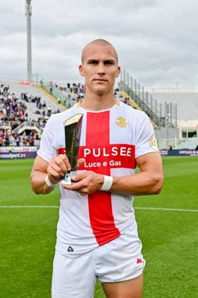 Genoa™s Leo Skiri Ostigard Panini Player of the match Serie A Enilive 2025 2026 during the Serie A soccer match between Fiorentina and Genoa at the Artemio Franchi Stadium in Florence, Italy - Sunday, May 10, 2026. - Soccer .  Copyright: xTanoxPecoraro LaPressex