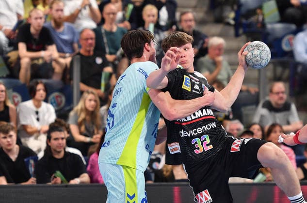 10 05 2026 Handball 1 Bundesliga DAIKIN HBL Season 2025 2026 31 Matchday HC Erlangen Metropolregion Nürnberg HCE VfL Gummersbach OGo xogox Miro Schluroff 15, VfL Gummersbach Maxsim Lochman 32, HC Erlangen HCE