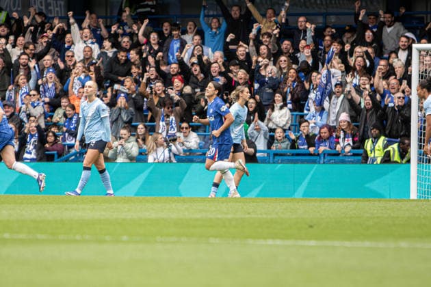 Sam Kerr (20 Chelsea) celebrating her teammates s Erin Cuthbert (8 Chelsea) during the Adobe Women?s FA Cup Semi-Final match between Chelsea and Manchester City (Photo by Emily Bittarello SPP). Copyright: xEmilyxBittarellox xSPPx Sportspressphoto_SPR143875