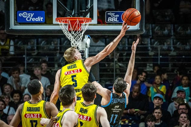 Basketball Berlin 10 05 2026 Season 2025 2026 EasyCredit BBL 1 Bundesliga Men, Men Alba Berlin Science City Jena Sam Griesel Alba Berlin, No 05 Jack Pagenkopf Jena, No 11 Block