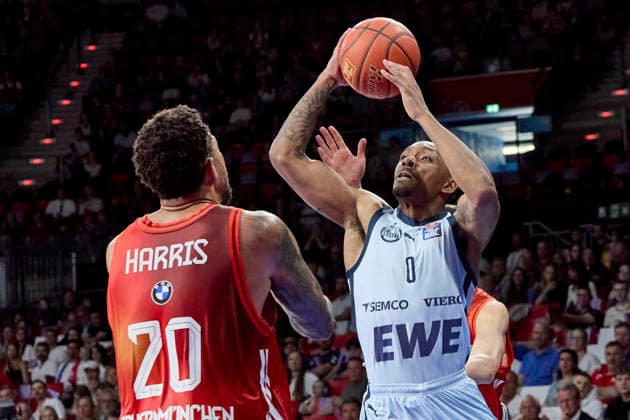 German Basketball Bundesliga BBL , FC Bayern Munich Basketball vs EWE BASKETS Oldenburg, Munich FC Bayern Basketball, Oldenburg EWE BASKETS, 2026 05 10 in Munich BMW Park LOFTON Kyle EWE BASKETS Oldenburg Point Guard PG Nr0 OLD0 , HARRIS Elias FC Bayern Munich Basketball Power Forward PF Nr20 FCBB20 sportworld Munich BMW Park Bayern Germany