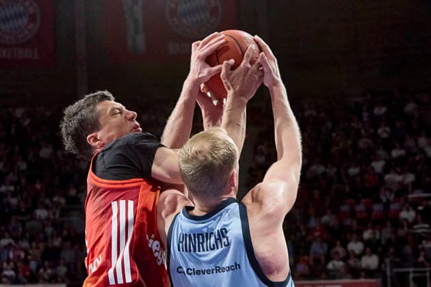 German Basketball Bundesliga BBL , FC Bayern Munich Basketball vs EWE BASKETS Oldenburg, Munich FC Bayern Basketball, Oldenburg EWE BASKETS, 2026 05 10 in Munich BMW Park LUCIC Vladimir FC Bayern Munich Basketball Small Forward SF Nr11 FCBB11 , HINRICHS Seth EWE BASKETS Oldenburg Power Forward PF Nr21 OLD21 sportworld Munich BMW Park Bayern Germany