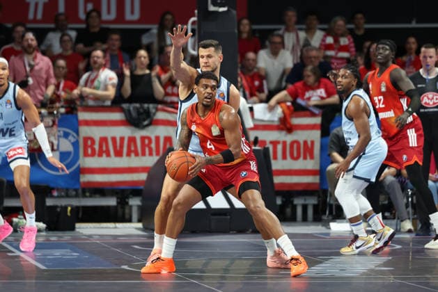 Xavier Rathan Mayes FC Bayern Basketball, 04 with ball with Filip Stanic EWE Baskets Oldenburg, 65 ,, GER, FC Bayern Basketball vs EWE Baskets Oldenburg, Basketball, easycredit Basketball Bundesliga, 34 Matchday, Season 2025 2026, 10 05 2026, GER, FC Bayern Basketball vs EWE Baskets Oldenburg, Basketball, easycredit Basketball Bundesliga, 34 Matchday, Season 2025 2026, 10 05 2026 Muenchen Copyright: xEibner-Pressefoto JennixMaulx EP_JML