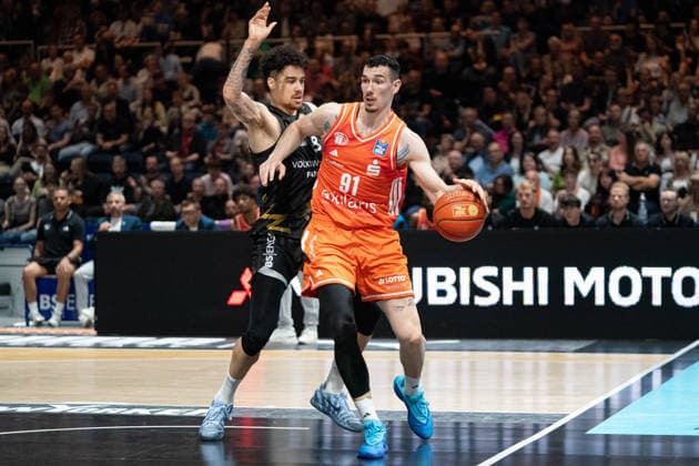 Yordan Minchev Nr 91 Chemnitz 99ers vs Joshua Obiesie Nr 8 Basketball Loewen Braunschweig GER, Basketball Loewen Braunschweig vs Chemnitz 99ers, Basketball, easyCredit BBL, Week 34, Season 2025 26, 10 05 2026 GER, Basketball Loewen Braunschweig vs Chemnitz 99ers, Basketball, easyCredit BBL, Week 34, Season 2025 26, 10 05 2026 Braunschweig Copyright: xEibner-Pressefoto DanielxREINELTx EP_DRT
