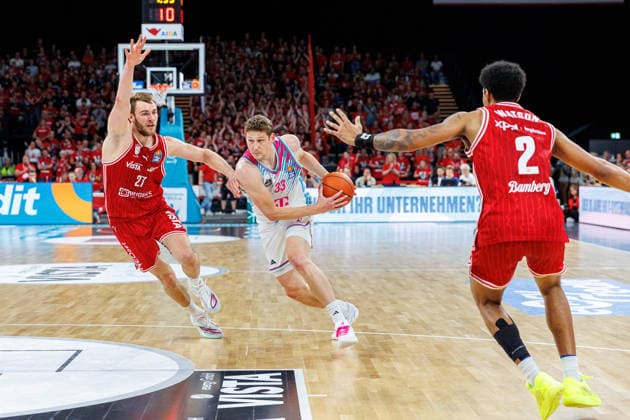 Moritz Krimmer BMA365 Bamberg Baskets, 27 , Patrick Heckmann Telekom Baskets Bonn, 33 , Ibi Watson BMA365 Bamberg Baskets, 02 , BMA365 Bamberg Baskets vs Telekom Baskets Bonn, Basketball, easyCredit BBL, Matchday 34, 10 05 2026 BMA365 Bamberg Baskets vs Telekom Baskets Bonn, Basketball, easyCredit BBL, Matchday 34, 10 05 2026 Bamberg Copyright: xEibner-Pressefoto G.xSantemizx EP_EER