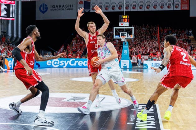 Ejiofor Onu BMA365 Bamberg Baskets, 35 , Moritz Krimmer BMA365 Bamberg Baskets, 27 , Patrick Heckmann Telekom Baskets Bonn, 33 , Ibi Watson BMA365 Bamberg Baskets, 02 , BMA365 Bamberg Baskets vs Telekom Baskets Bonn, Basketball, easyCredit BBL, Matchday 34, 10 05 2026 BMA365 Bamberg Baskets vs Telekom Baskets Bonn, Basketball, easyCredit BBL, Matchday 34, 10 05 2026 Bamberg Copyright: xEibner-Pressefoto G.xSantemizx EP_EER
