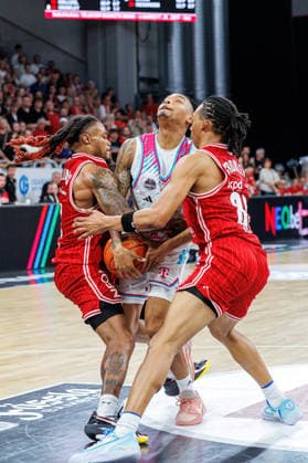 Cobe Williams BMA365 Bamberg Baskets, 24 , Jalen Finch Telekom Baskets Bonn, 00 , Austin Crowley BMA365 Bamberg Baskets, 85 , BMA365 Bamberg Baskets vs Telekom Baskets Bonn, Basketball, easyCredit BBL, Matchday 34, 10 05 2026 BMA365 Bamberg Baskets vs Telekom Baskets Bonn, Basketball, easyCredit BBL, Matchday 34, 10 05 2026 Bamberg Copyright: xEibner-Pressefoto G.xSantemizx EP_EER