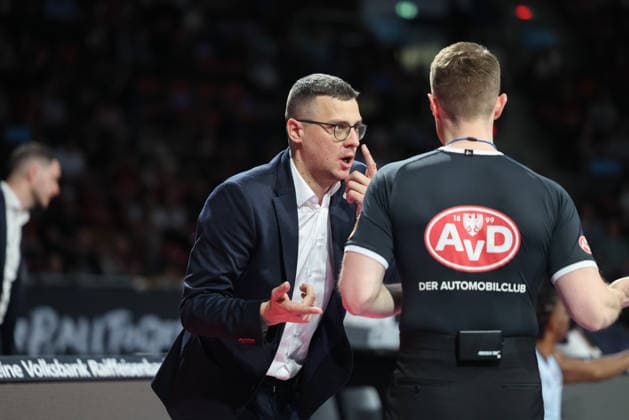 Lazar Spasic EWE Baskets Oldenburg, Head coach complains to the referee, GER, FC Bayern Basketball vs EWE Baskets Oldenburg, Basketball, easycredit Basketball Bundesliga, Matchday 34, Season 2025 2026, 10 05 2026, GER, FC Bayern Basketball vs EWE Baskets Oldenburg, Basketball, easycredit Basketball Bundesliga, Matchday 34, Season 2025 2026, 10 05 2026 Munich Copyright: xEibner-Pressefoto JennixMaulx EP_JML
