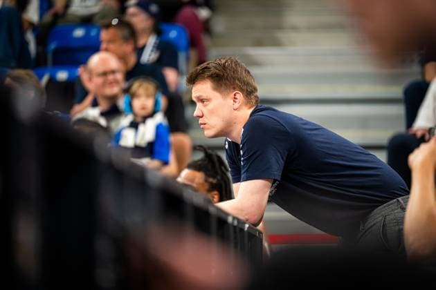 Alex Vogel 995 MLP Academics Heidelberg concentrates during the match on the sidelines in Heidelberg Intensive observation of Alex Vogel 995 MLP Academics Heidelberg Copyright: xMichaelxGelhardtx