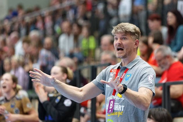Nicolaj Andersson BSV, Coach , SV Union Halle Neustadt vs Buxtehuder SV, Handball Bundesliga Frauen, Play Offs 5 11 Matchday 4, Season 2025 26, 10 05 2026 Halle SWH Arena Sachsen Anhalt Germany