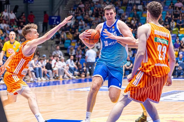 easyCredit Basketball Bundesliga BBL, Frankfurt am Main, Frankfurt Skyliners vs Ratiopharm Ulm, Süwag Energie Arena Frankfurt am Main 10 05 2026 easyCredit Basketball Bundesliga BBL, Frankfurt am Main, Germany 10 05 2026 Jacob Knauf Frankfurt Skyliners, 25 on the ball, Basketball Bundesliga, Match of Frankfurt Skyliners vs Ratiopharm Ulm Süwag Energie Arena Frankfurt am Main Copyright: xBEAUTIFULxSPORTS Freudensteinx