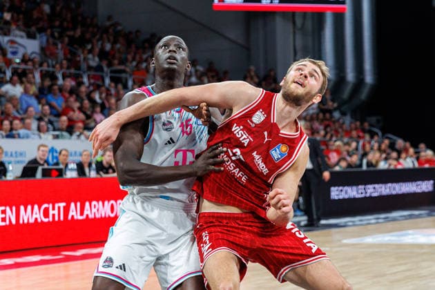 Kur Jongkuch Telekom Baskets Bonn, 15 , Moritz Krimmer BMA365 Bamberg Baskets, 27 , BMA365 Bamberg Baskets vs Telekom Baskets Bonn, Basketball, easyCredit BBL, Matchday 34, 10 05 2026 BMA365 Bamberg Baskets vs Telekom Baskets Bonn, Basketball, easyCredit BBL, Matchday 34, 10 05 2026 Bamberg Copyright: xEibner-Pressefoto G.xSantemizx EP_EER
