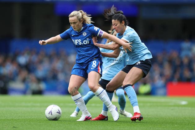 Chelsea gegen Man City Women 10. Mai 2026, London Adobe Women™s FA Cup, Halbfinale Chelsea gegen Manchester City Women Erin Cuthbert von Chelsea entkommt Leila Ouahabi von Manchester City Foto Charlotte Wilson Abseits London UK  Copyright: xCharlottexWilsonx xOffsidexOffside