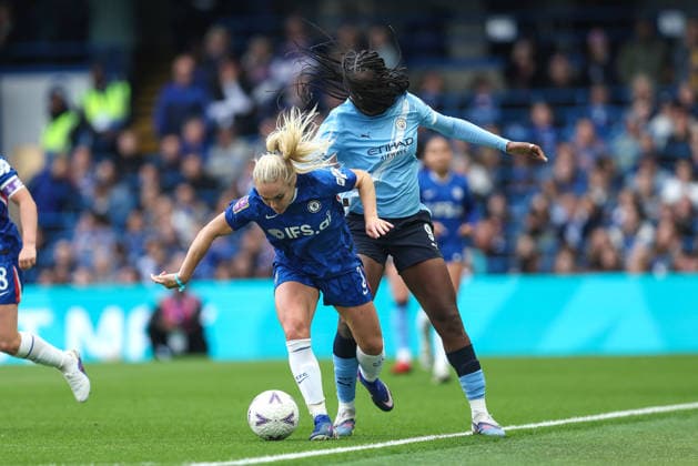 Chelsea gegen Man City Women 10. Mai 2026, London Adobe Women™s FA Cup, Halbfinale Chelsea gegen Manchester City Women Ellie Carpenter von Chelsea und Khadija Shaw von Manchester City Foto Charlotte Wilson Abseits London UK  Copyright: xCharlottexWilsonx xOffsidexOffside