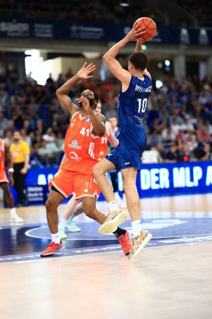 Lloyd Pandi 41 Rasta Vechta with ball in action against Mateo Seric 21 MLP Academics Heidelberg in defense Exciting duels in Heidelberg Copyright: xMichaelxGelhardtx