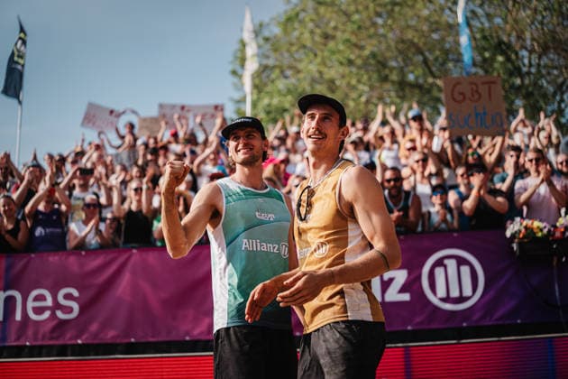 Beach volleyball men Allianz German Beach Tour 2026 Tourstop Düsseldorf 10 05 2026 f l Paul Henning and Lukas Pfretzschner win the tournament in Düsseldorf and cheer Düsseldorf Robert Lehr Ufer Nordrhein Westfalen Germany