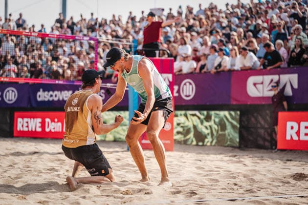 Beach volleyball men Allianz German Beach Tour 2026 Tourstop Düsseldorf 10 05 2026 v l Lukas Pfretzschner and Paul Henning win the tournament in Düsseldorf and cheer Düsseldorf Robert Lehr Ufer Nordrhein Westfalen Germany
