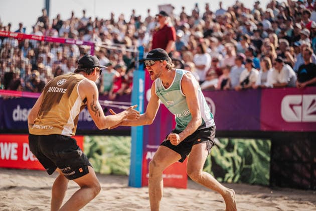 Beach volleyball men Allianz German Beach Tour 2026 Tourstop Düsseldorf 10 05 2026 v l Lukas Pfretzschner and Paul Henning win the tournament in Düsseldorf and cheer Düsseldorf Robert Lehr Ufer Nordrhein Westfalen Germany