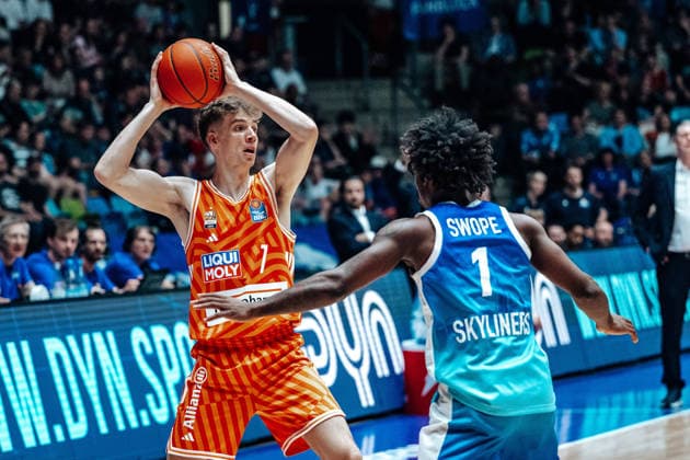 Tobias Jensen ratiopharm Ulm, 07 , Isaiah Swope Skyliners Frankfurt, 01 GER, Skyliners Frankfurt vs ratiopharm Ulm, easyCredit BBL, Bundesliga, Matchday 34, Season 2025 2026 10 05 2026 Eibner Pressefoto Attila Ziga GER, Skyliners Frankfurt vs ratiopharm Ulm, easyCredit BBL, Bundesliga, Matchday 34, Season 2025 2026 10 05 2026 Frankfurt am Main Copyright: xEibner-Pressefotox EP_AZA