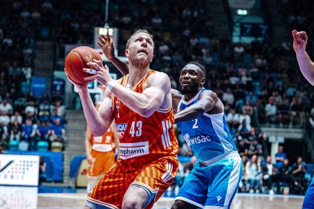 Christopher Sengfelder ratiopharm Ulm, 43 , Alvin Onyia Skyliners Frankfurt, 02 GER, Skyliners Frankfurt vs ratiopharm Ulm, easyCredit BBL, Bundesliga, Matchday 34, Season 2025 2026 10 05 2026 Eibner Pressefoto Attila Ziga GER, Skyliners Frankfurt vs ratiopharm Ulm, easyCredit BBL, Bundesliga, Matchday 34, Season 2025 2026 10 05 2026 Frankfurt am Main Copyright: xEibner-Pressefotox EP_AZA