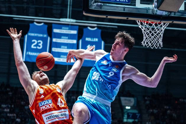 Christian Sengfelder ratiopharm Ulm, 43 , Leif Zentgraf Skyliners Frankfurt, 09 GER, Skyliners Frankfurt vs ratiopharm Ulm, easyCredit BBL, Bundesliga, Matchday 34, Season 2025 2026 10 05 2026 Eibner Pressefoto Attila Ziga GER, Skyliners Frankfurt vs ratiopharm Ulm, easyCredit BBL, Bundesliga, Matchday 34, Season 2025 2026 10 05 2026 Frankfurt am Main Copyright: xEibner-Pressefotox EP_AZA