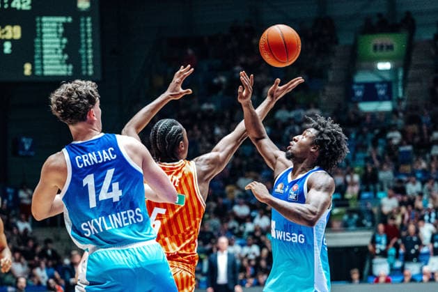 Mohamed Diakite ratiopharm Ulm, 05 , Ivan Crnjac Skyliners Frankfurt, 14 GER, Skyliners Frankfurt vs ratiopharm Ulm, easyCredit BBL, Bundesliga, Matchday 34, Season 2025 2026 10 05 2026 Eibner Pressefoto Attila Ziga GER, Skyliners Frankfurt vs ratiopharm Ulm, easyCredit BBL, Bundesliga, Matchday 34, Season 2025 2026 10 05 2026 Frankfurt am Main Copyright: xEibner-Pressefotox EP_AZA