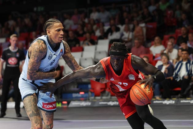 Wenyen Gabriel FC Bayern Basketball, 32 with ball with Michale Kyser EWE Baskets Oldenburg, 12 , GER, FC Bayern Basketball vs EWE Baskets Oldenburg, Basketball, easycredit Basketball Bundesliga, 34 Matchday, Season 2025 2026, 10 05 2026, GER, FC Bayern Basketball vs EWE Baskets Oldenburg, Basketball, easycredit Basketball Bundesliga, 34 Matchday, Season 2025 2026, 10 05 2026 Muenchen Copyright: xEibner-Pressefoto JennixMaulx EP_JML