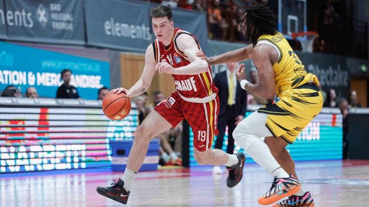 In the picture from left Christian Skladanowski Wuerzburg Baskets, 19 on the ball against Keeshawn Kellman MHP RIESEN Ludwigsburg, 32 10 05 2026, Basketball, Fitness First Wuerzburg Baskets vs MHP Riesen Ludwigsburg, easyCredit BBL, Matchday 34, Germany, 97072, tectake Arena Wuerzburg, Copyright: HMBxMedia xJulienxBecker